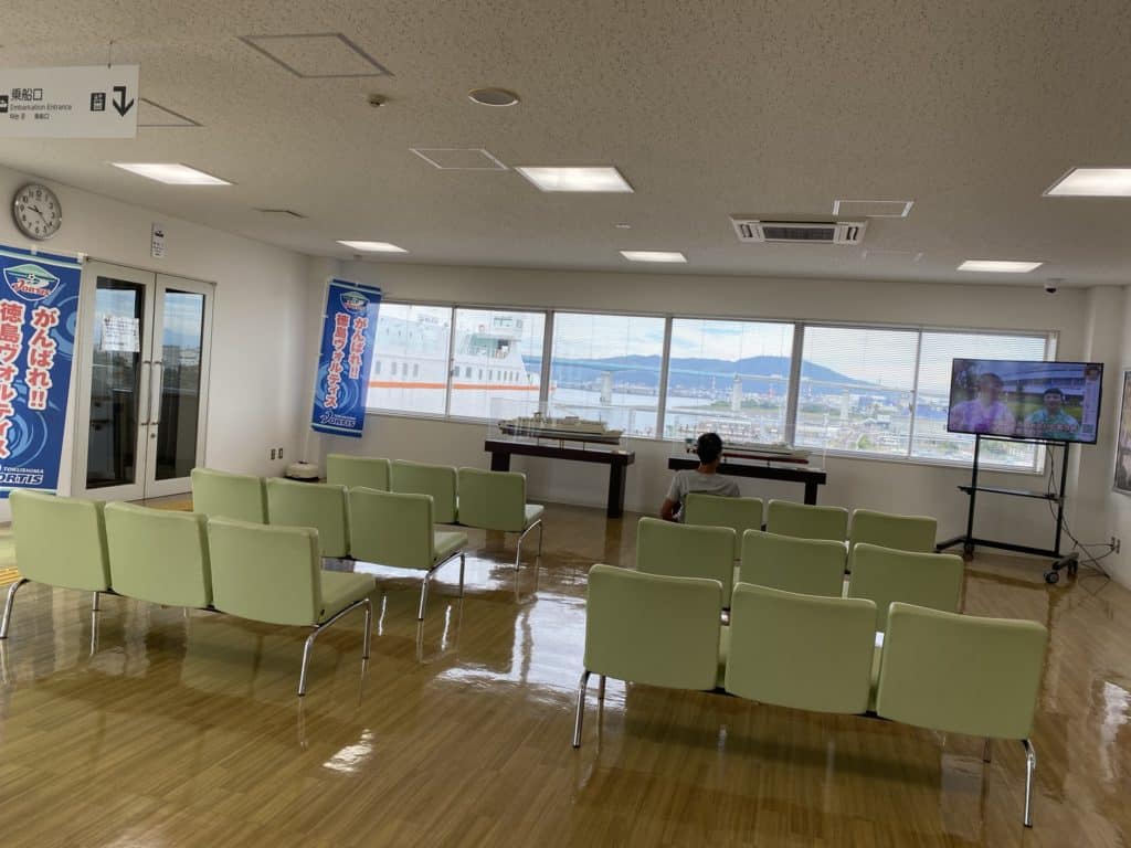 徳島沖洲フェリー乗り場の待合室