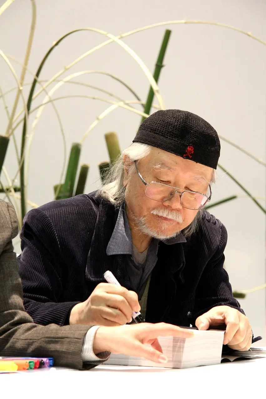 2014年ジュネーブ書籍展でサインをする松本零士先生。トレードマークの黒い帽子と白髪が特徴的な姿